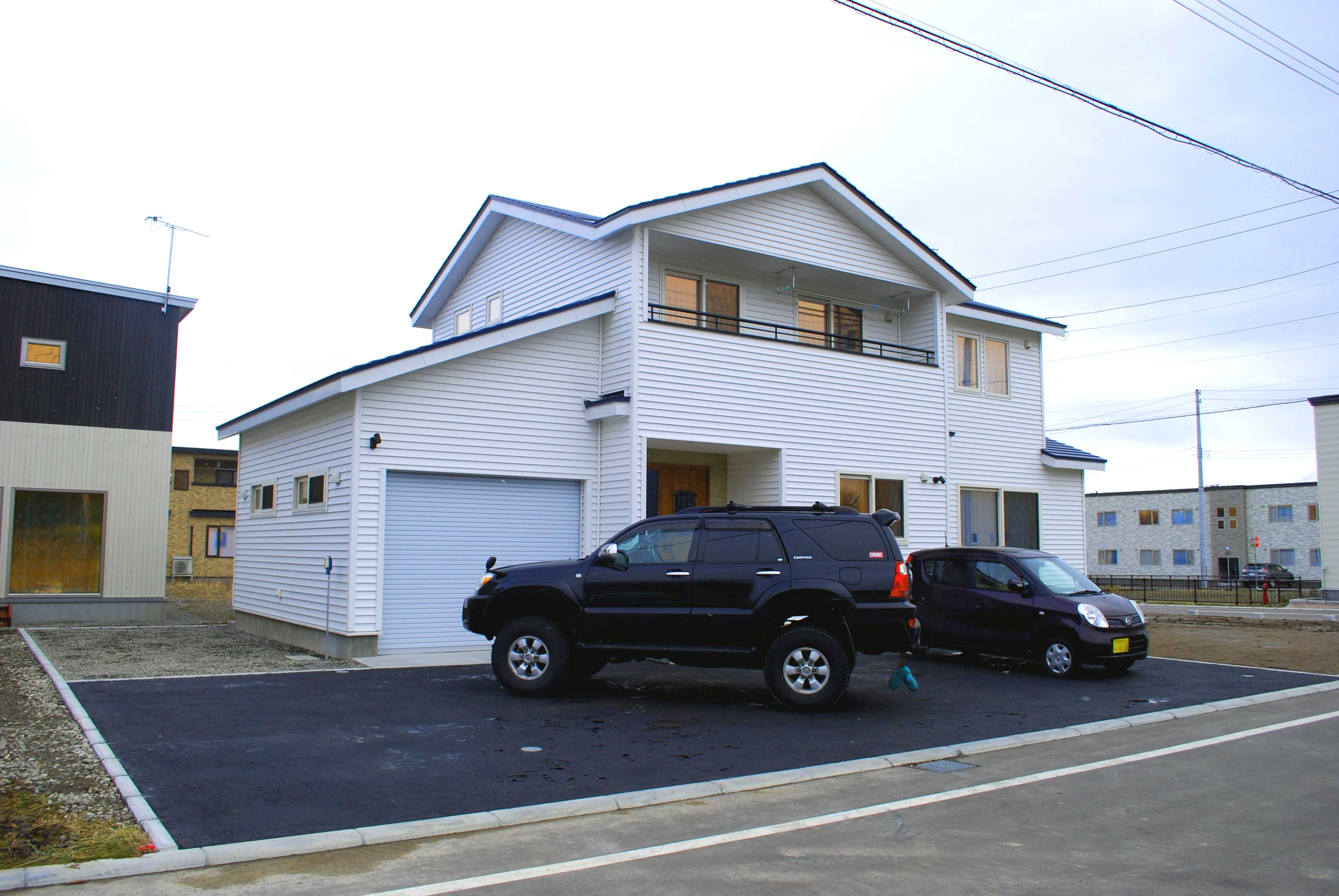 欲しかったガレージつき洋風三角屋根の家が、素敵なクリスマスプレゼントに。